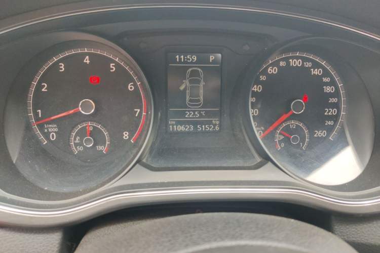 Used Volkswagen Passat 2017 330TSI DSG Luxury Edition Odometer Close Up