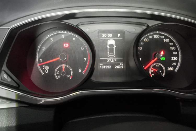 Used Volkswagen Passat 2017 330TSI DSG Luxury Edition Odometer Close Up
