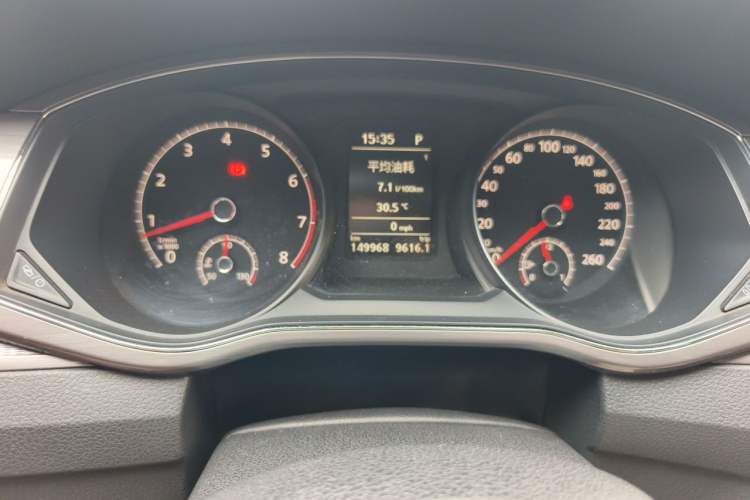 Used Volkswagen Passat 2017 330TSI DSG Luxury Edition Odometer Close Up
