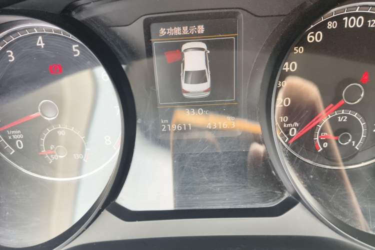 Used Volkswagen Passat 2017 330TSI DSG Luxury Edition Odometer Close Up