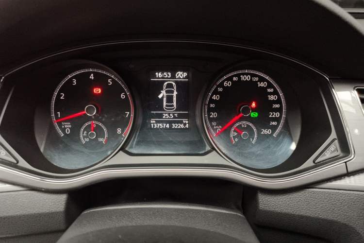 Used Volkswagen Passat 2017 330TSI DSG Luxury Edition Odometer Close Up