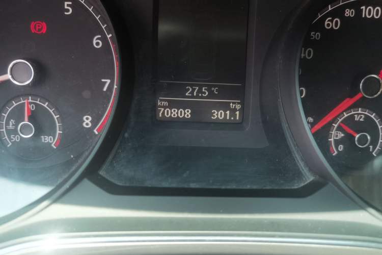 Used Volkswagen Passat 2017 330TSI DSG Luxury Edition Odometer Close Up
