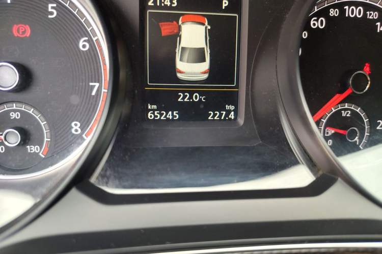 Used Volkswagen Passat 2017 330TSI DSG Prestige Edition Odometer Close Up