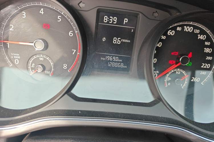 Used Volkswagen Passat 2017 330TSI DSG Luxury Edition Odometer Close Up