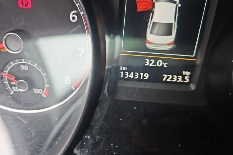 Used Volkswagen Passat 2017 330TSI DSG Prestige Edition Odometer Close Up