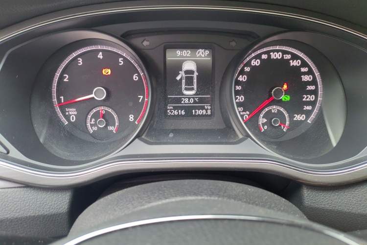 Used Volkswagen Passat 2017 330TSI DSG Luxury Edition Odometer Close Up