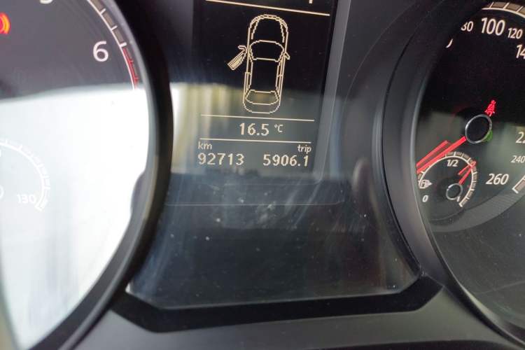 Used Volkswagen Passat 2017 330TSI DSG Luxury Edition Odometer Close Up