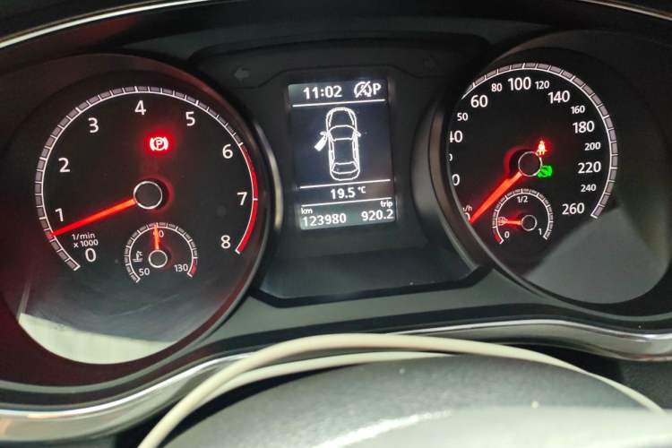 Used Volkswagen Passat 2017 330TSI DSG Luxury Edition Odometer Close Up