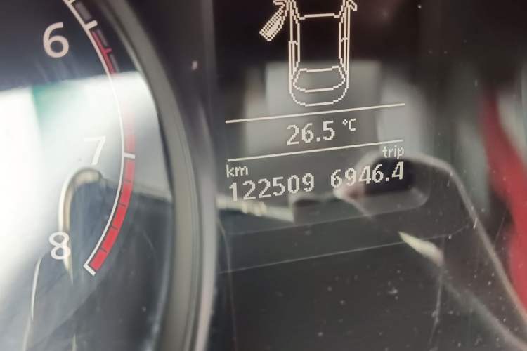Used Volkswagen Passat 2017 280TSI DSG Luxury Edition Odometer Close Up
