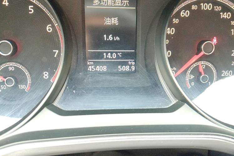 Used Volkswagen Passat 2017 330TSI DSG Luxury Edition Odometer Close Up
