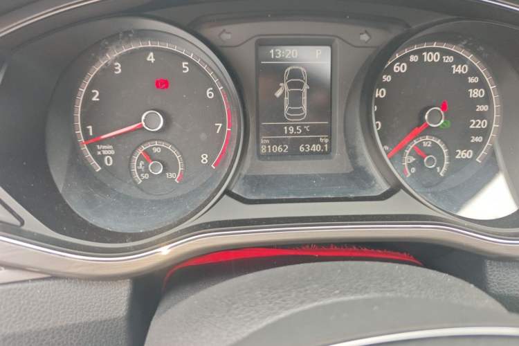 Used Volkswagen Passat 2017 330TSI DSG Luxury Edition Odometer Close Up