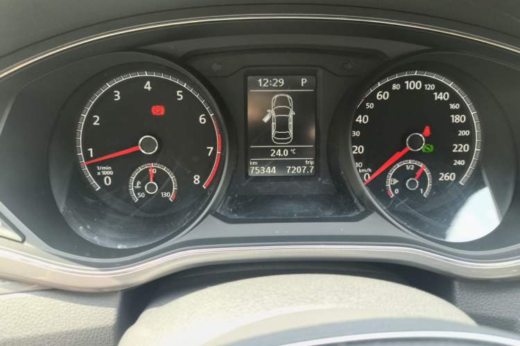 Used Volkswagen Passat 2017 280TSI DSG Luxury Edition Odometer Close Up