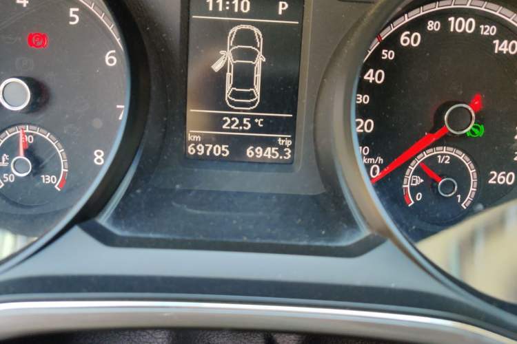 Used Volkswagen Passat 2017 280TSI DSG Luxury Edition Odometer Close Up