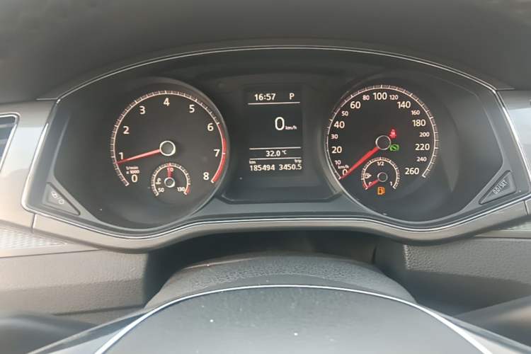 Used Volkswagen Passat 2017 330TSI DSG Luxury Edition Odometer Close Up