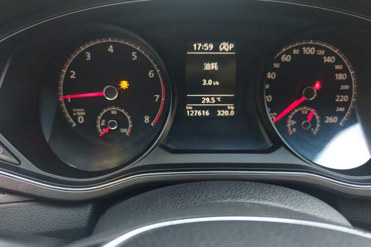 Used Volkswagen Passat 2017 330TSI DSG Luxury Edition Odometer Close Up