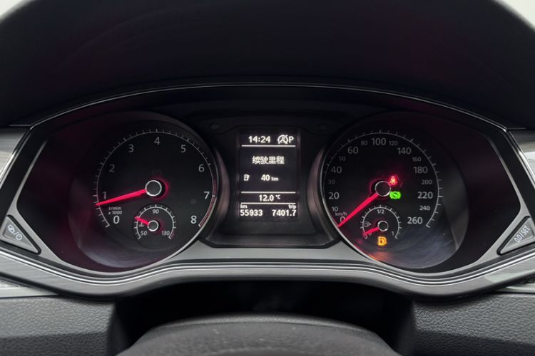 Used Volkswagen Passat 2017 330TSI DSG Luxury Edition Odometer Close Up