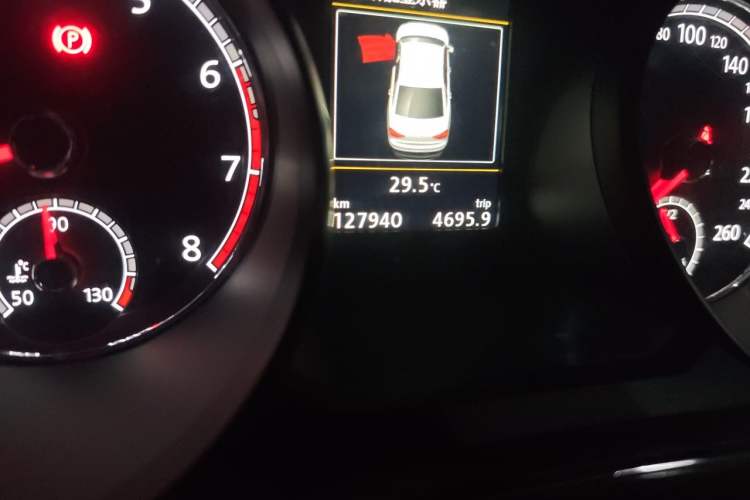 Used Volkswagen Passat 2017 330TSI DSG Prestige Edition Odometer Close Up
