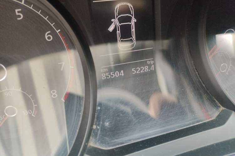 Used Volkswagen Passat 2017 330TSI DSG Luxury Edition Odometer Close Up
