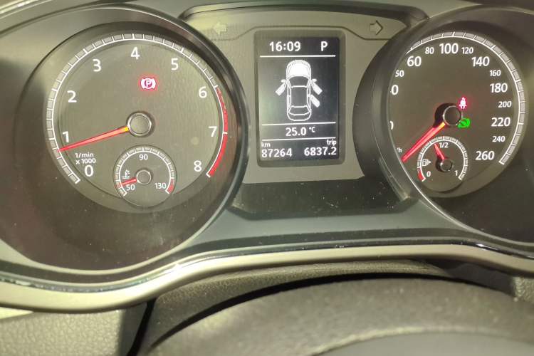 Used Volkswagen Passat 2017 330TSI DSG Luxury Edition Odometer Close Up