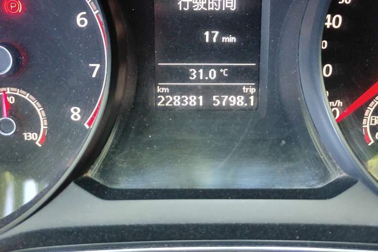 Used Volkswagen Passat 2017 330TSI DSG Luxury Edition Odometer Close Up