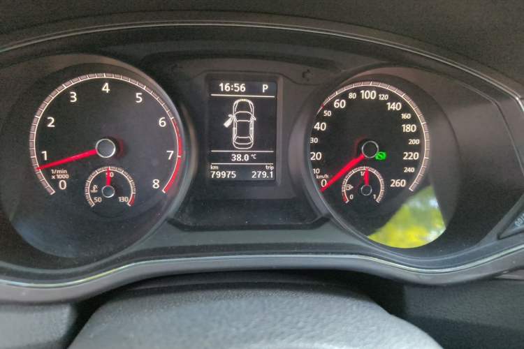 Used Volkswagen Passat 2017 330TSI DSG Luxury Edition Odometer Close Up