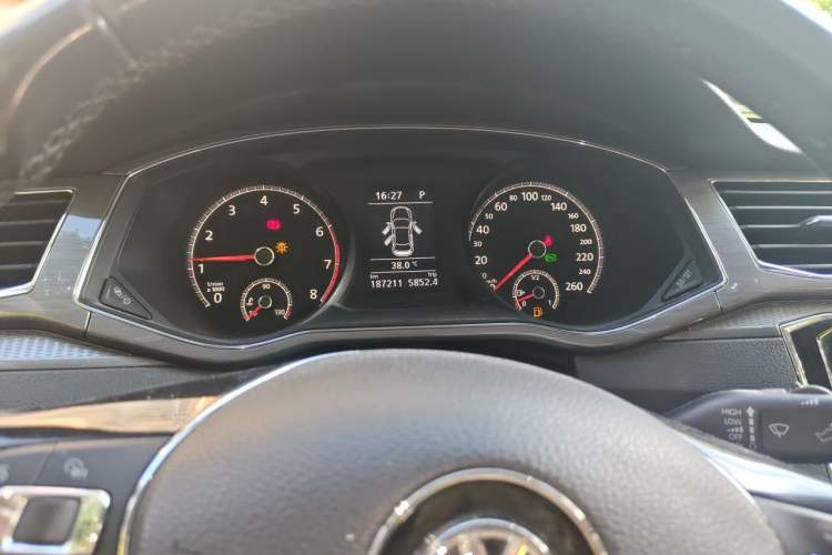 Used Volkswagen Passat 2017 330TSI DSG Luxury Edition Odometer Close Up