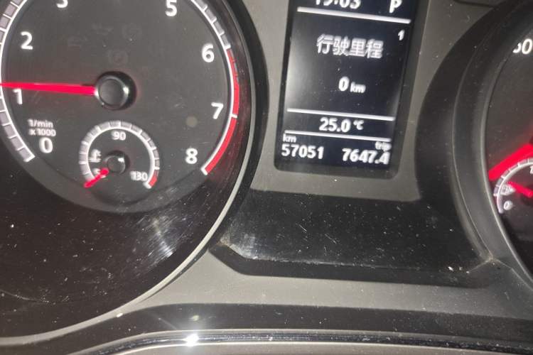 Used Volkswagen Passat 2017 330TSI DSG Luxury Edition Odometer Close Up