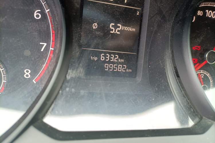 Used Volkswagen Passat 2017 280TSI DSG Luxury Edition Odometer Close Up