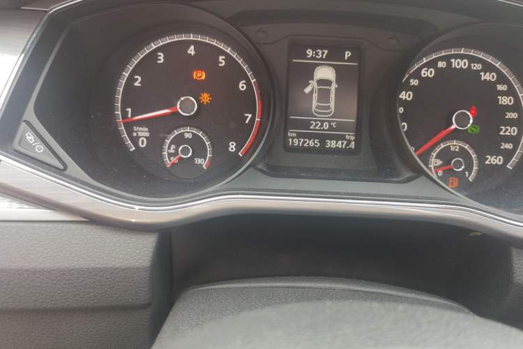 Used Volkswagen Passat 2017 330TSI DSG Luxury Edition Odometer Close Up