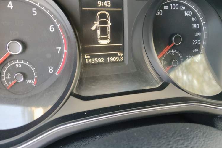 Used Volkswagen Passat 2017 330TSI DSG Luxury Edition Odometer Close Up