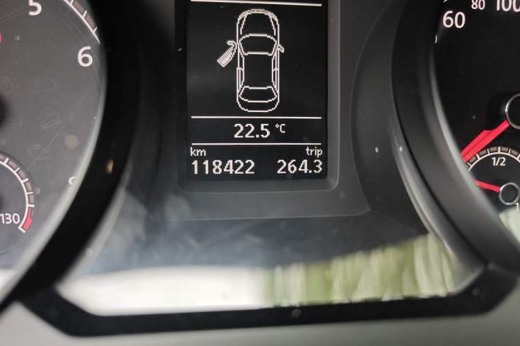 Used Volkswagen Passat 2017 330TSI DSG Luxury Edition Odometer Close Up
