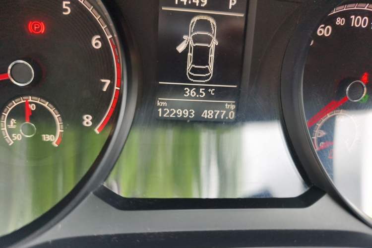 Used Volkswagen Passat 2017 330TSI DSG Luxury Edition Odometer Close Up