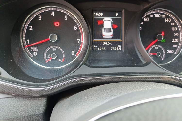 Used Volkswagen Passat 2017 330TSI DSG Prestige Edition Odometer Close Up