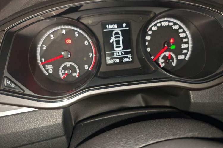 Used Volkswagen Passat 2017 330TSI DSG Luxury Edition Odometer Close Up