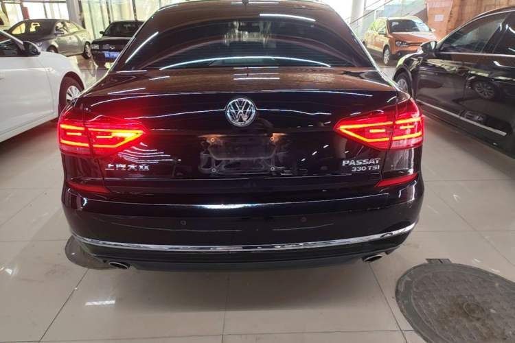 Used Volkswagen Passat 2017 330TSI DSG Luxury Edition Rear
