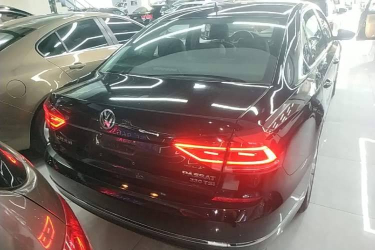Used Volkswagen Passat 2017 330TSI DSG Luxury Edition Rear