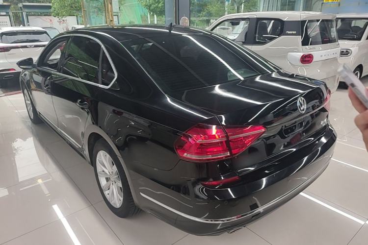 Used Volkswagen Passat 2017 330TSI DSG Luxury Edition Rear Left 45 Deg