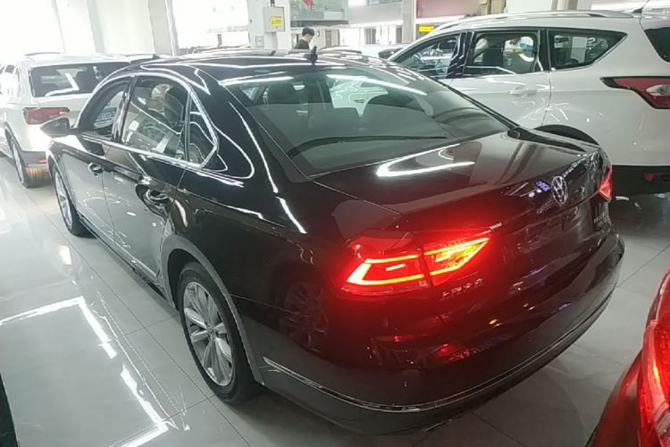 Used Volkswagen Passat 2017 330TSI DSG Luxury Edition Rear Left 45 Deg