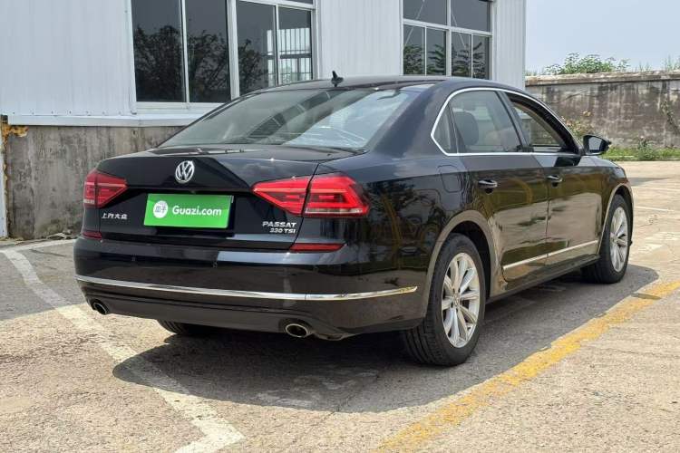 Used Volkswagen Passat 2017 330TSI DSG Luxury Edition Rear Right 45 Deg