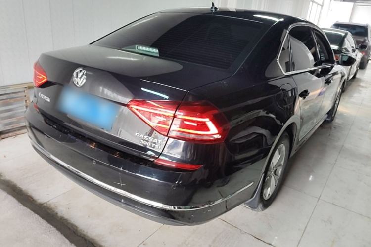 Used Volkswagen Passat 2017 330TSI DSG Luxury Edition Rear Right 45 Deg