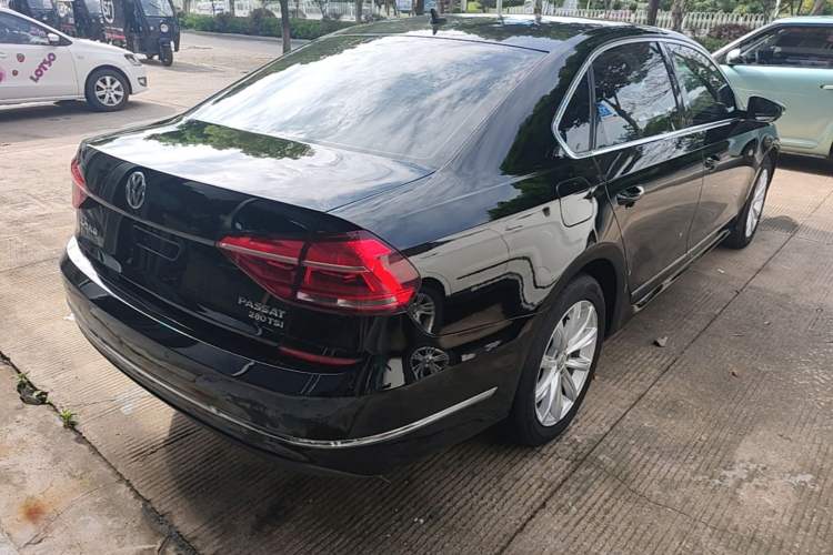 Used Volkswagen Passat 2017 280TSI DSG Luxury Edition Rear Right 45 Deg