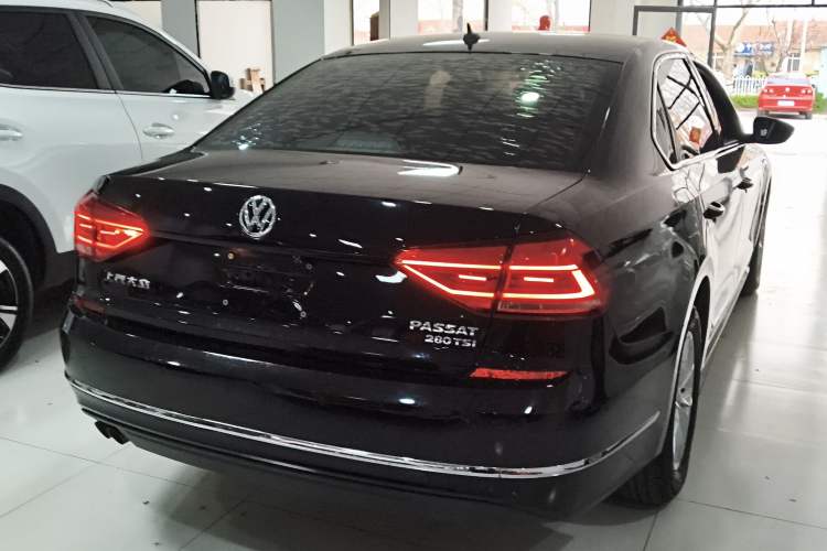 Used Volkswagen Passat 2017 280TSI DSG Luxury Edition Rear Right 45 Deg