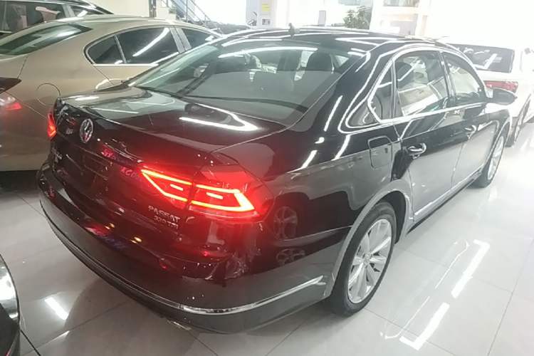 Used Volkswagen Passat 2017 330TSI DSG Luxury Edition Rear Right 45 Deg