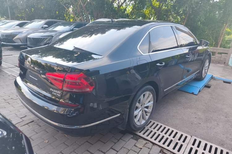 Used Volkswagen Passat 2017 330TSI DSG Luxury Edition Rear Right 45 Deg