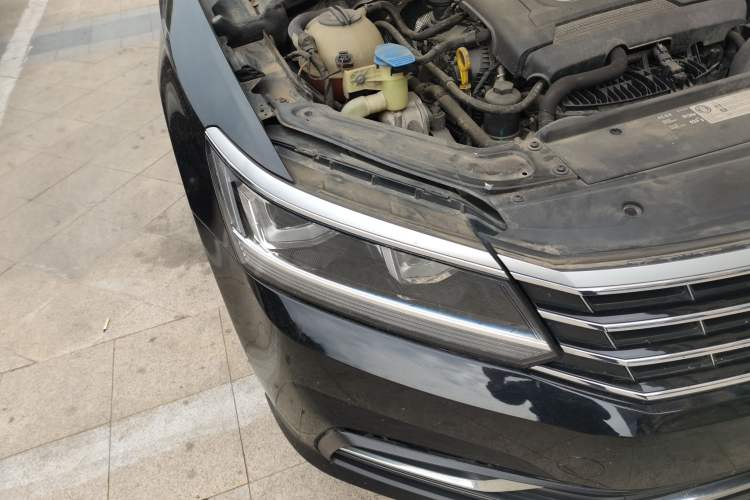 Used Volkswagen Passat 2017 330TSI DSG Luxury Edition Right Front Headlight