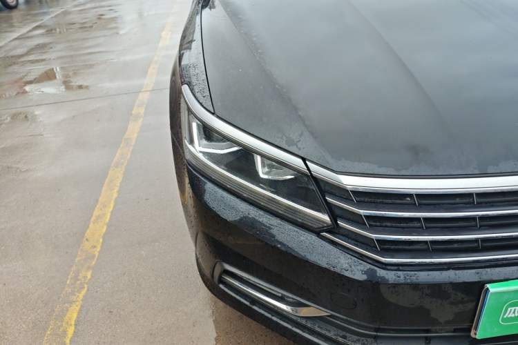Used Volkswagen Passat 2017 330TSI DSG Luxury Edition Right Front Headlight