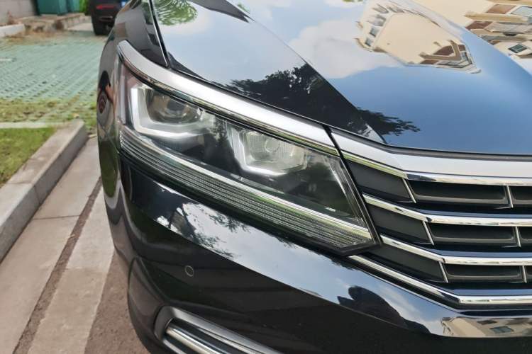 Used Volkswagen Passat 2017 330TSI DSG Luxury Edition Right Front Headlight
