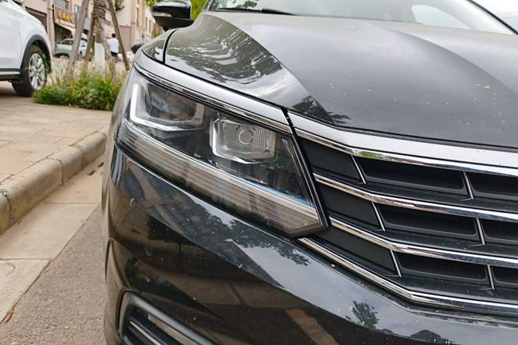 Used Volkswagen Passat 2017 330TSI DSG Luxury Edition Right Front Headlight