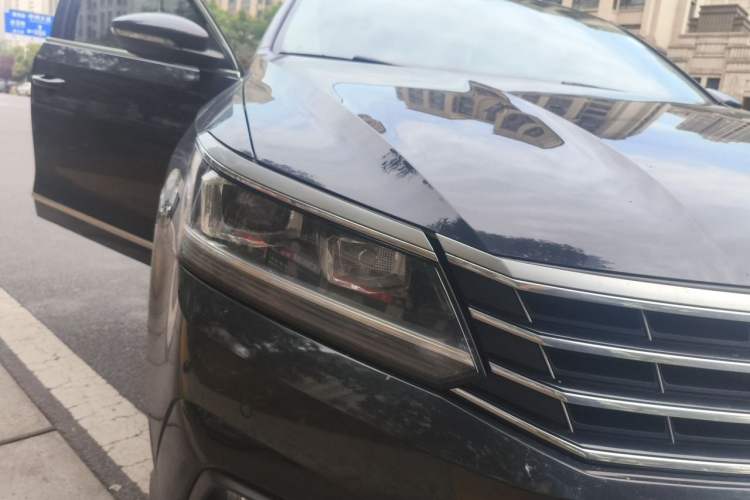 Used Volkswagen Passat 2017 330TSI DSG Luxury Edition Right Front Headlight