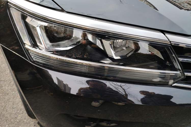 Used Volkswagen Passat 2017 330TSI DSG Luxury Edition Right Front Headlight